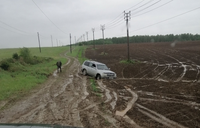 Вытащить застрявший автомобиль в полевых условиях